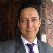 Soy un profesor dinámico y comprensible que te ayudará a resolver problemas sociales y a conocer la historia de Colombia y el mundo